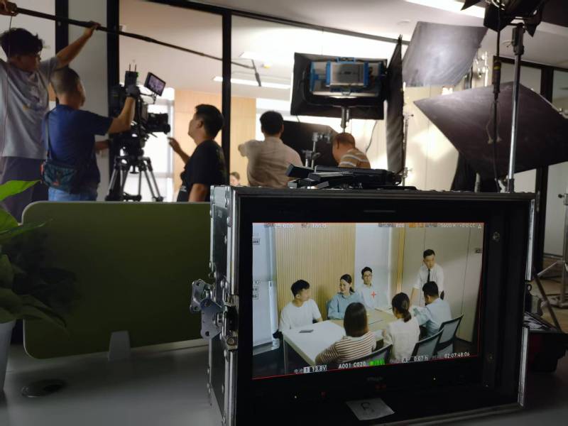 昌江区TVC拍摄公司：科技产品视觉化大师，诠释未来感与功能美学